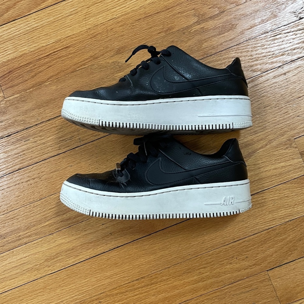 Nike Black Leather Women's Low-Top Sneakers with White Soles - Picture 2 of 5